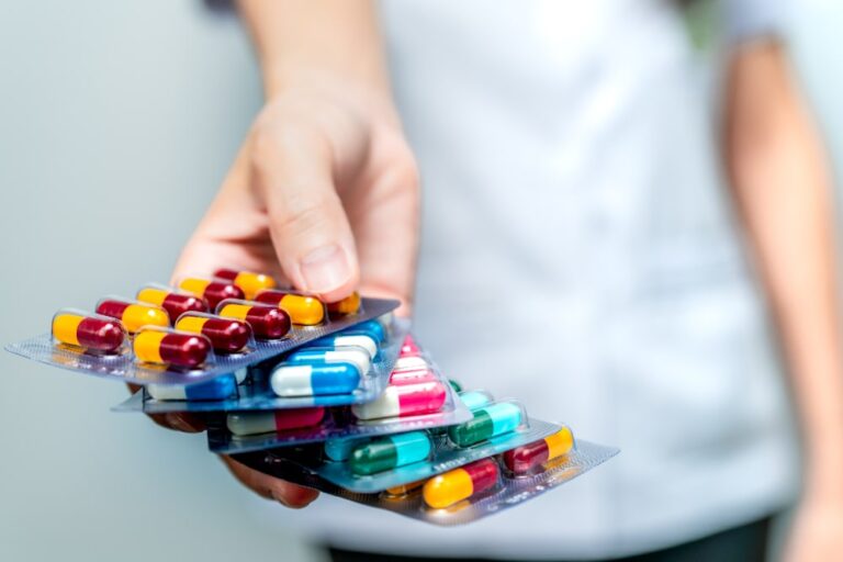 Antibiotico-resistenza, il manuale dell’Aifa per il corretto uso