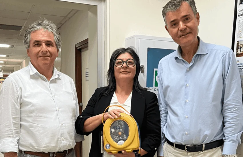 Arezzo. Donato a Confcommercio un defibrillatore DAE