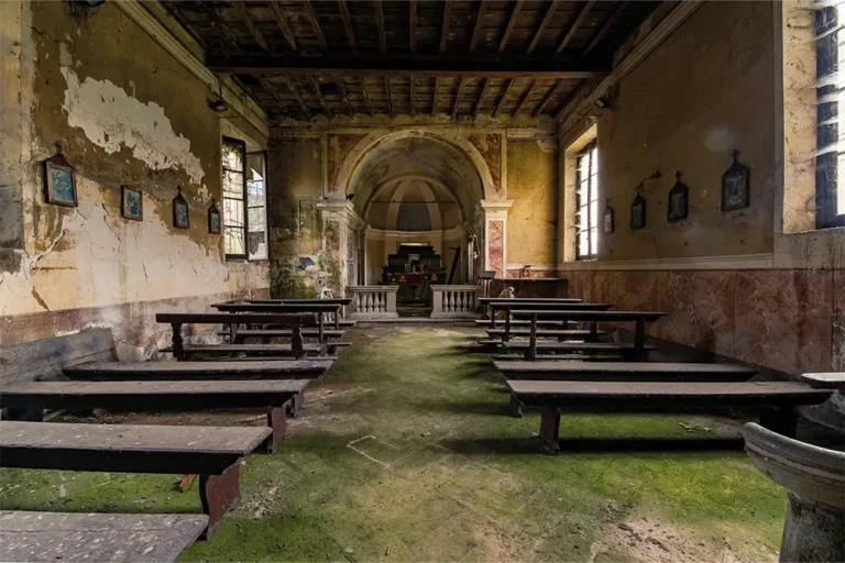 L’Italia dimenticata: viaggio tra i settemila chilometri quadrati di edifici fantasma