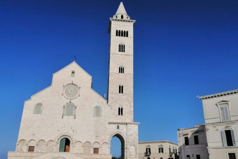 Gli “assistenti di quartiere” che leggono il giornale agli anziani