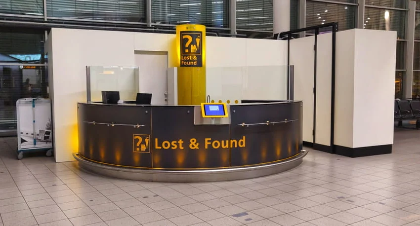 Bagagli smarriti: gli oggetti più strani del lost and found