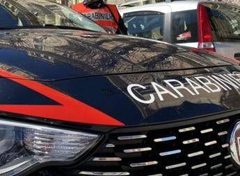 Bergamo, aggredisce l’ex compagna con le forbici: arrestato per tentato omicidio