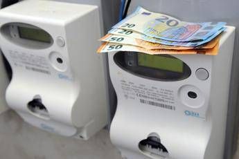 Bollette, come scegliere la tariffa giusta per i consumi: quanto si può risparmiare sul mercato libero