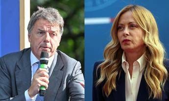 Bollo auto, Renzi contro Meloni: “Mi diede del venditore di pentole, si scusi”. Lei: “Bravo, hai scoperto differenza tra annunciare e realizzare”