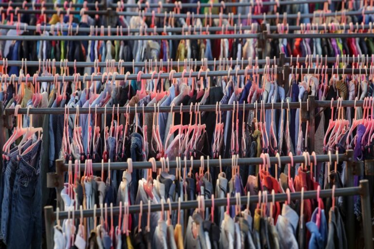 Bonus antispreco in Francia: sconto in fattura per abiti e scarpe