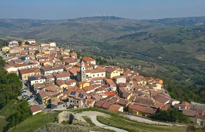 Brindisi Montagna, il piccolo comune che si salva con il welfare locale