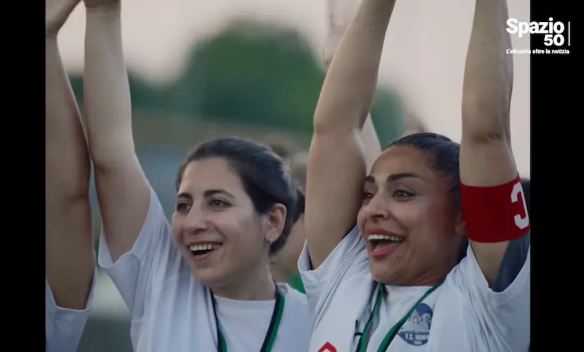 Senza velo verso la libertà: il riscatto delle donne iraniane passa per il calcio