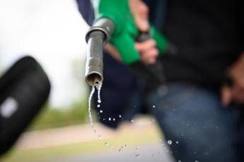 Carburanti, le misure nella bozza del dl: arriva il doppio taglio delle accise