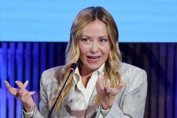 Caro carburanti, Meloni: “Pronti a intervenire con accise mobili. Spero si possa ripristinare price cap”