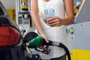 Caro carburanti, anche IP mette un tetto ai prezzi dopo Eni: sconto per 8.500 distributori