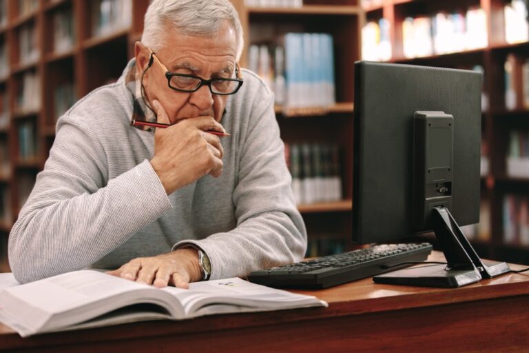 Chi studia vive più a lungo, ogni anno di formazione aumenta l’aspettativa di vita