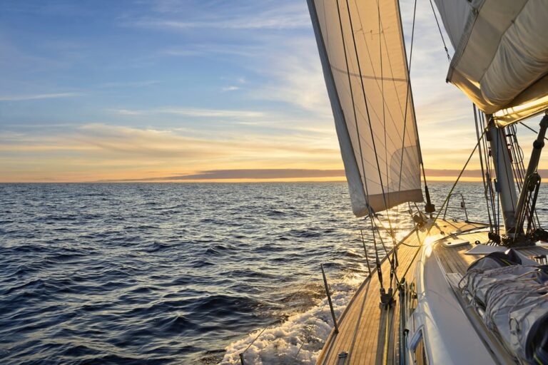 Chris Ayres: la follia di un pensionato in barca a vela