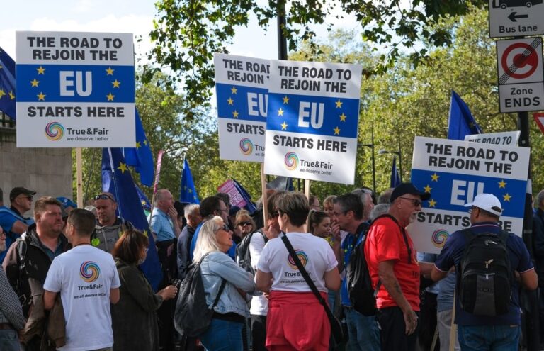 Cittadini pentiti della Brexit. Il Regno Unito non è più ricco fuori dall’Ue