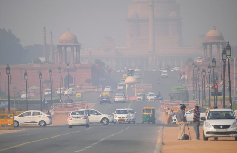 “Cloud seeding” in India: la pioggia artificiale non salva dall’inquinamento