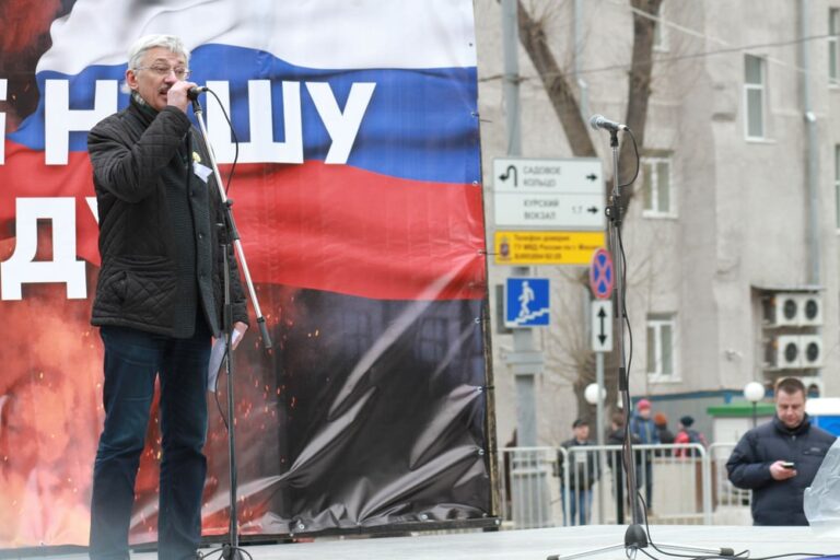 Condannato Oleg Orlov, nuovo colpo al fronte anti-Putin in Russia