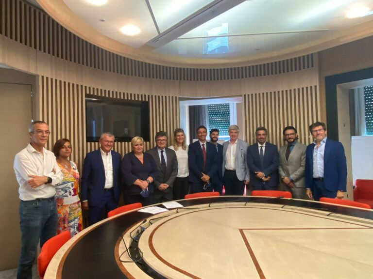 Confcommercio Salute e i sindacati di categoria siglano l’accordo: c’è il primo Ccnl per operatori socio-sanitari