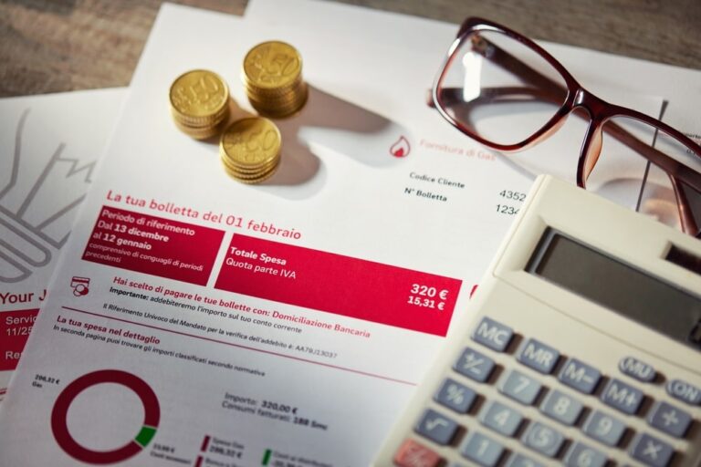 Confcommercio: spese obbligate record. Così si soffocano consumi e crescita