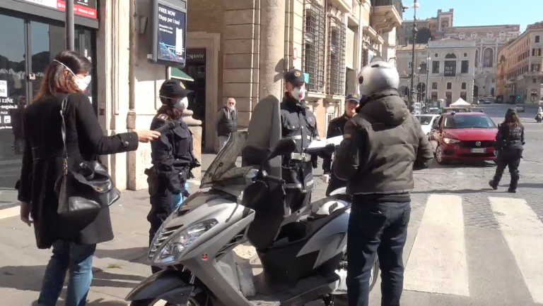 Un giorno, tra i controlli nelle strade di Roma