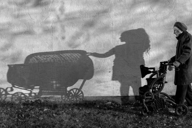Il viaggio fotografico di una madre e un figlio attraverso la demenza