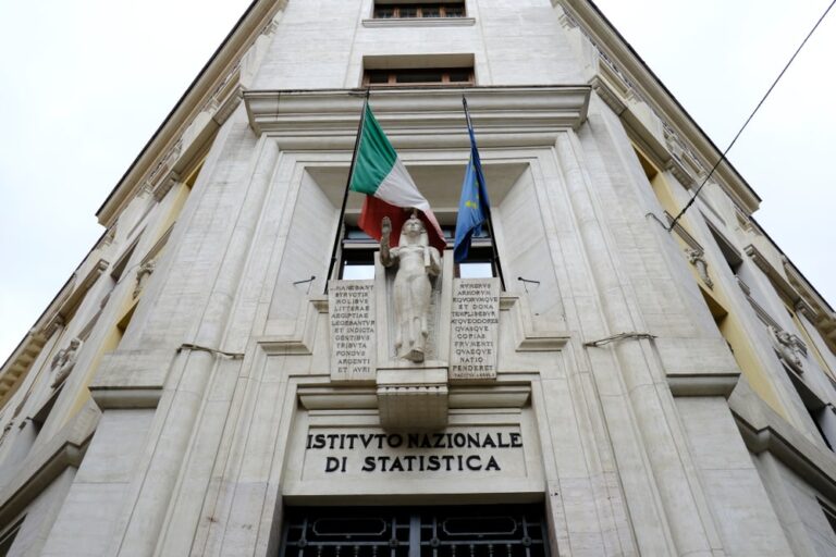 Meno giovani e religione, più ambiente: la crisi del volontariato italiano