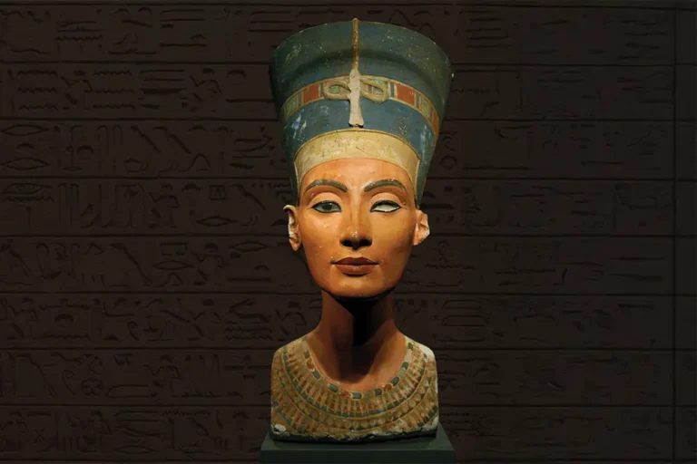 Nefertiti, il tesoro della discordia. Quel “falso” identikit che portò il busto  in Germania