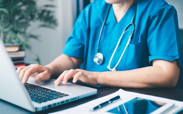 Curami, la piattaforma IA che combatte la carenza di medici e le liste d’attesa