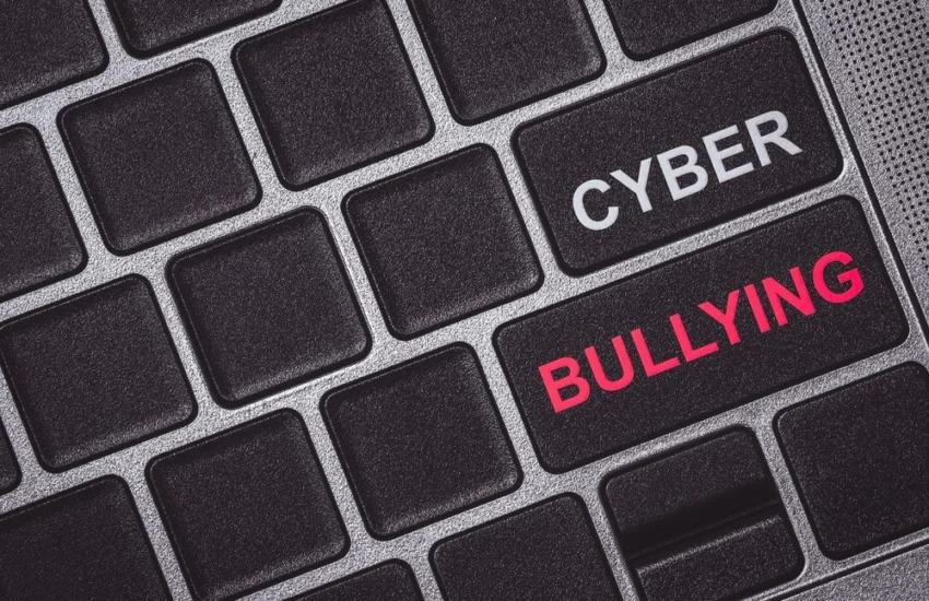Cyberbullismo, un incubo in crescita per il 45% degli studenti. Come difendersi