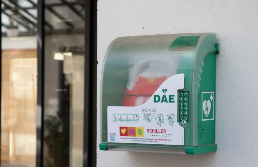 Defibrillatori in Italia: oltre il 70% inaccessibili la sera e nei weekend