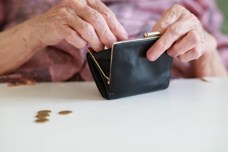 Demenze, la gestione delle proprie finanze può essere un segnale