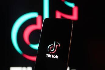 Disordini e proteste, TikTok condanna le violenze: attivata una ‘task force’ e rimossi video e account