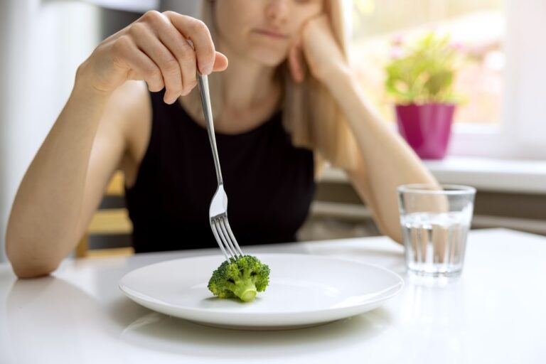 Disturbi alimentari: ne soffrono anche adulti e anziani