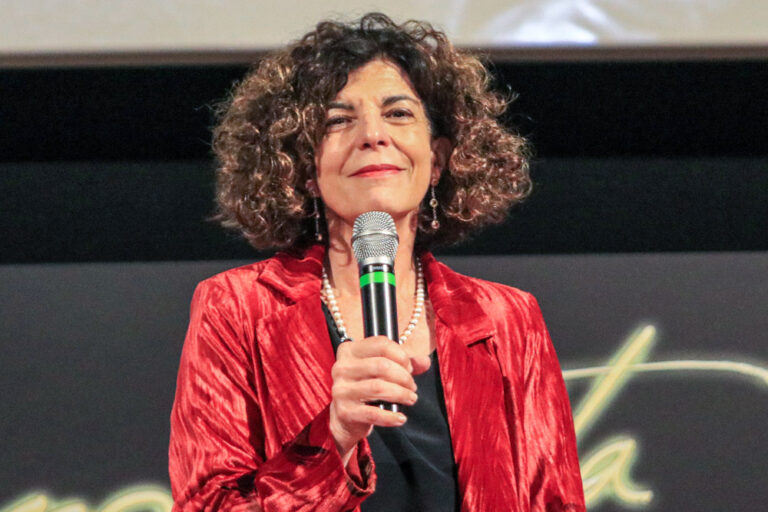 Doriana Leondeff: “Invito chi scrive a guardare dentro ai personaggi”