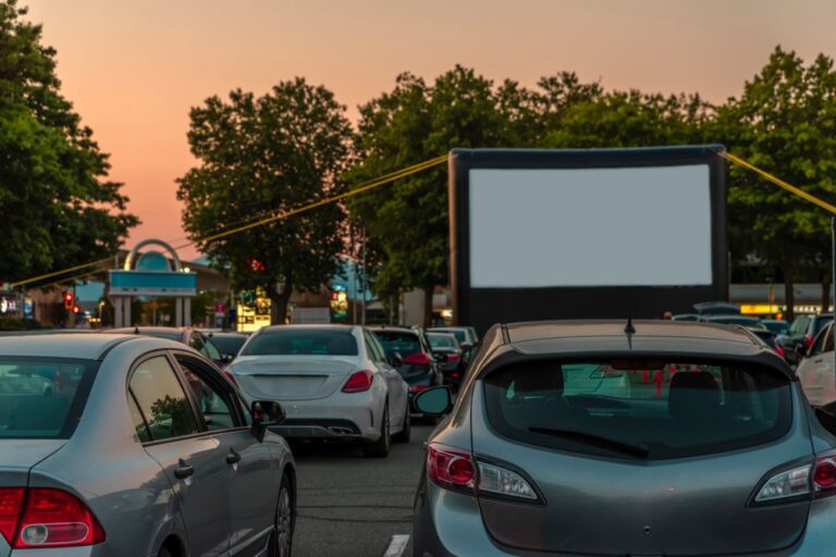 Un Drive-in anti Covid, la scommessa di un imprenditore 84enne per tornare al cinema