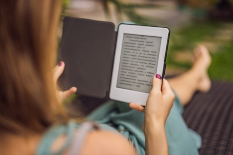 E-book in estate, dieci consigli per non stancare la vista