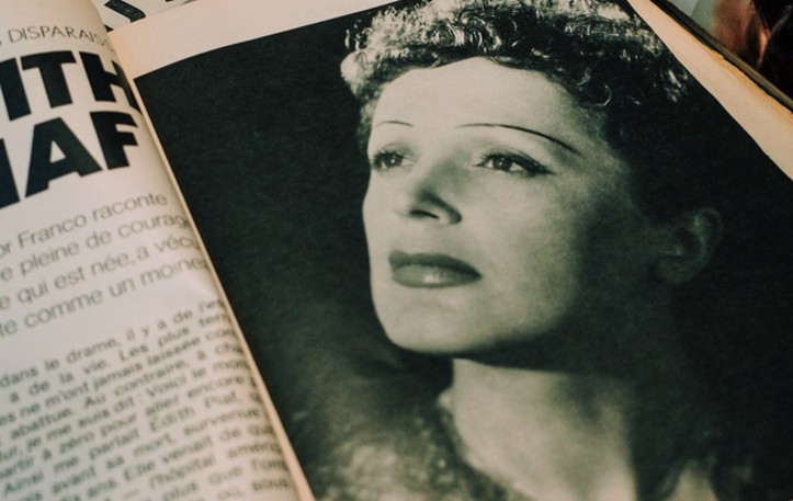 Edith Piaf, 110 anni dalla nascita del “passerotto” di Francia