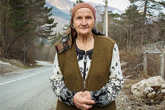 Ekaterina, la postina del Caucaso che a 84 anni consegna ancora la posta. E va a piedi.
