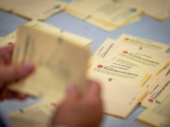 Elezioni in Svezia, centrosinistra avanti: sfida all’ultimo voto