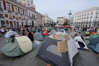 Emergenza abitativa in Spagna, governo annuncia sospensione sfratti per vulnerabili fino al 2030