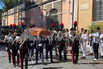 Emma Bonino camera ardente in Campidoglio: lunga fila in piazza per ultimo saluto