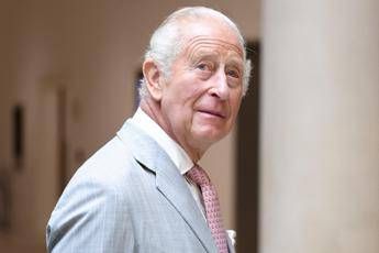 Famiglia reale, il biografo Hardman: “Accuse contro Carlo infondate, era il più scosso per Lady Diana”