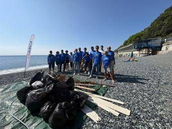 Fondazione Marevivo, arca Fondi e Bper Banca, pulizia tratto costa ligure recuperati 115 kg rifiuti