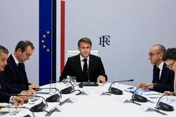 Francia, ministro Interno: “Polizia ha perso il controllo delle proteste”. Macron respinge le dimissioni