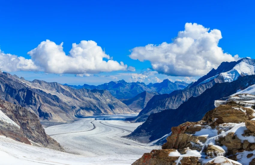 Ghiacciai in ritirata: sciolti in un anno volumi d’acqua pari al consumo di 30 anni