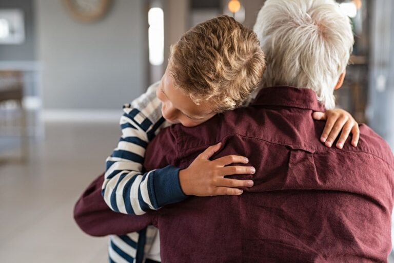 Giornata Mondiale dell’Infanzia: i nonni, un ponte tra passato e futuro