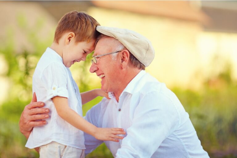Si celebra oggi la prima Giornata mondiale dei nonni e degli anziani
