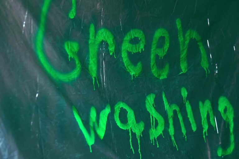 Greenwashing e greenhushing, i tentativi di sostenibilità delle imprese