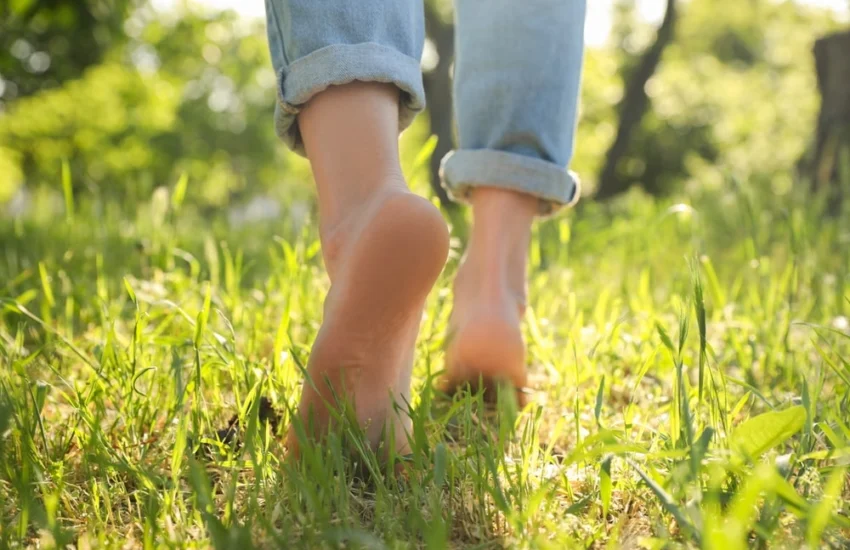 Grounding: il segreto per vivere più a lungo (ma senza scarpe)