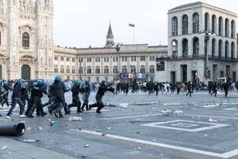 Guerriglia a Milano, Gip dopo gli scontri: “Social possibile detonatore esponenziale di violenza”