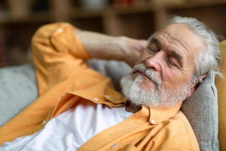 Il riposo pomeridiano aiuta il cervello, purché non sia per più di 15 minuti