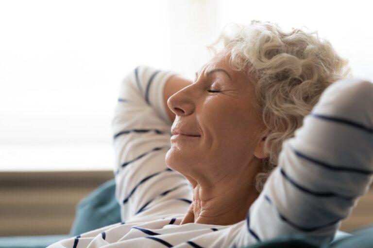 Accontentarsi ed essere in salute: il sogno degli over è la serenità